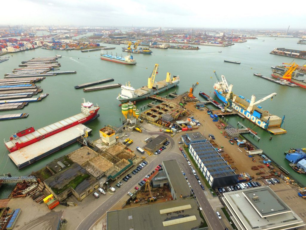 Shipbuilder Royal IHC has acquired 50% of the share capital of Rotterdam Offshore Group.
