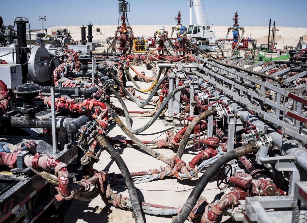 Machinery used to fracture shale formations stands at hydraulic fracking site near Mentone, Texas, U.S. Photographer: Matthew Busch/Bloomberg