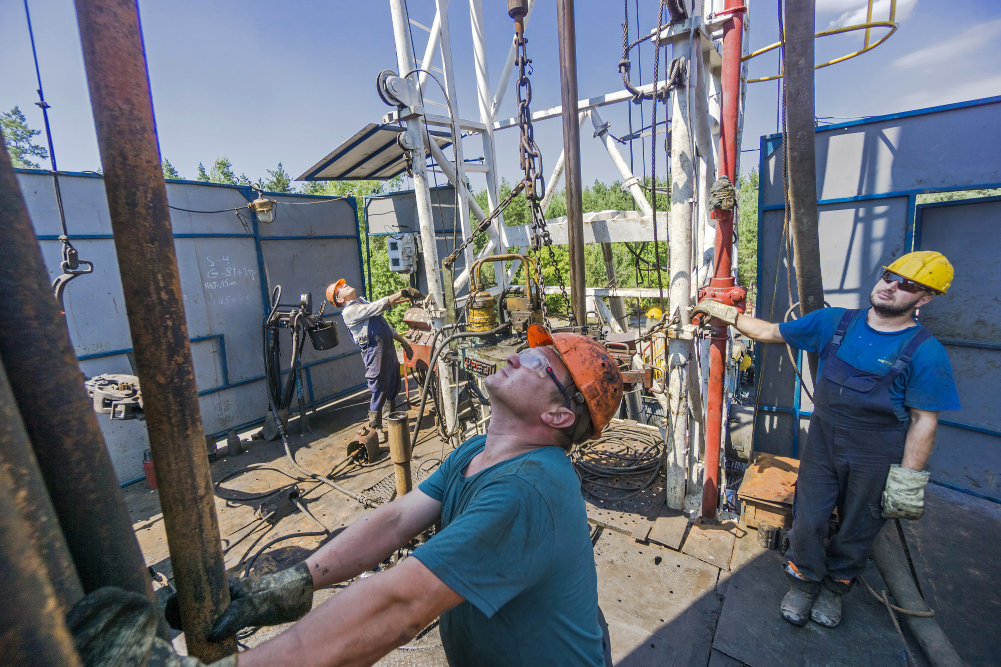 A worker selects a drill tube on a gas rig during drilling operations by DK Ukrgazvydobuvannya (UGV), a unit of NAK Naftogaz Ukrainy, in Poltava, Ukraine, on Friday, July 21, 2017. Investors wanting to take the temperature of Ukraines reform drive could do worse than look in on state-run energy firm Naftogaz, where a battle for control underscores the obstacles hampering wider efforts to clean up the ex-communist economy. Photographer: Vincent Mundy/Bloomberg