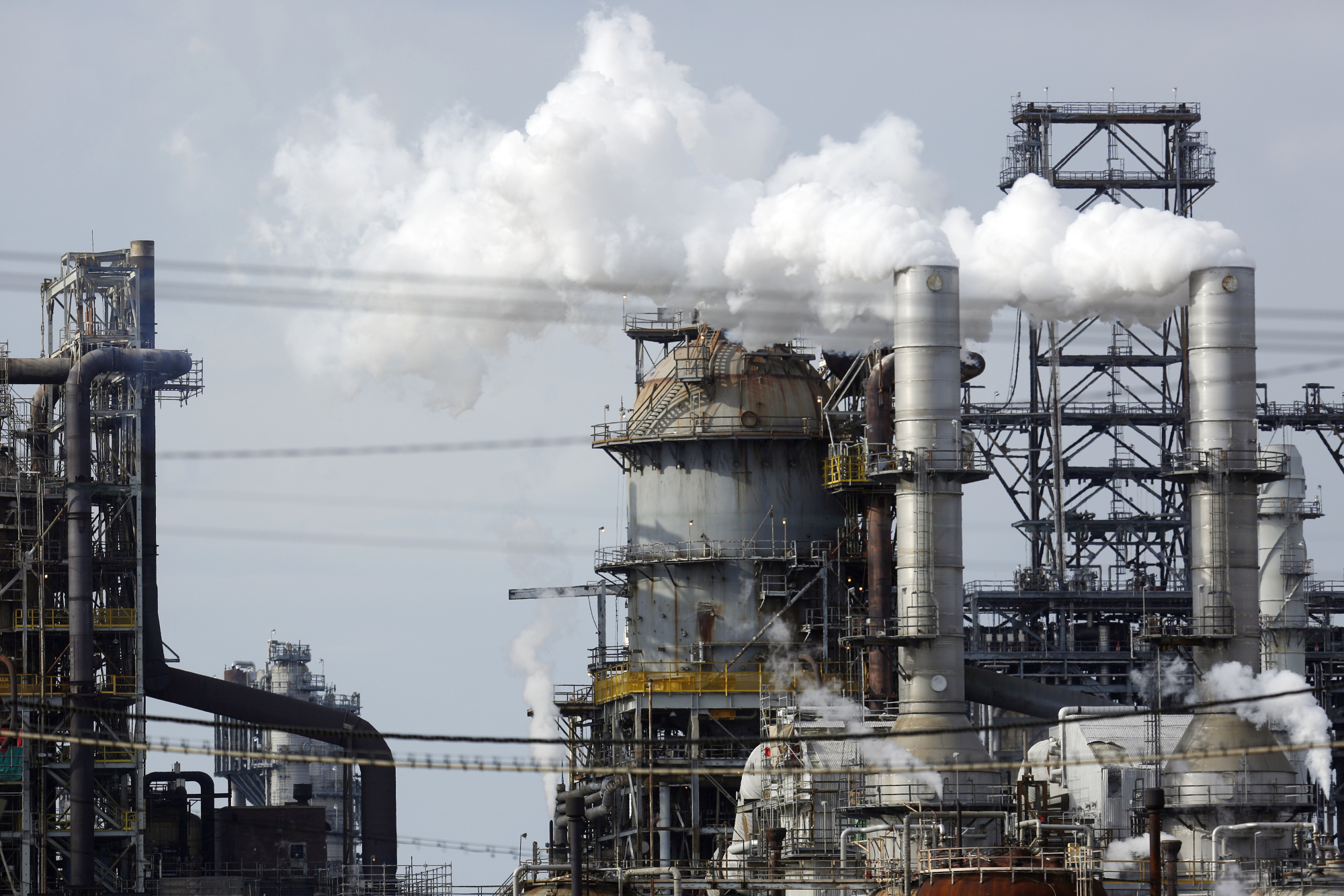 Emissions rise from the Phillips 66 Wood River Refinery in Roxana, Illinois, U.S., on Tuesday, April 24, 2017. Phillip 66 released earnings figures on April 28. Photographer: Luke Sharrett/Bloomberg