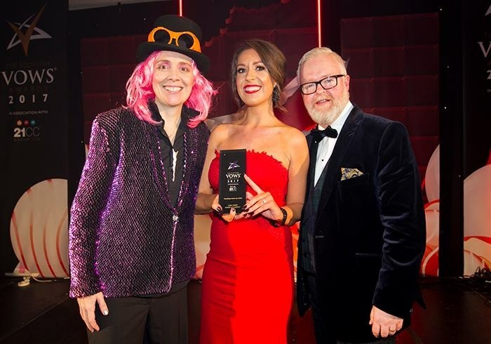 Lisa Hart with presenter Karen Dunbar at the VOWS Awards.