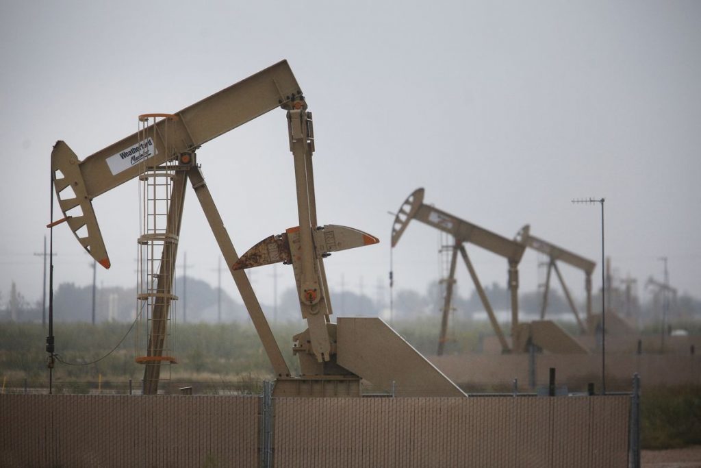 Electric oil pump jacks stand in the oil fields surrounding Midland, Texas, U.S., on Wednesday, Nov. 8, 2017. Photographer: Luke Sharrett/Bloomberg