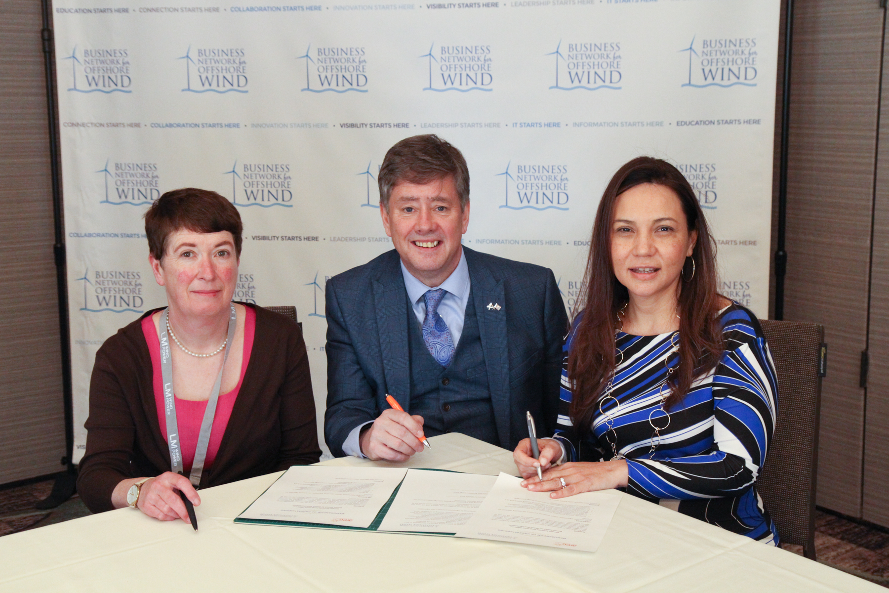 Front (L-R) Morag McCorkindale of AREG, Keith Brown MSP, Scottish Government’s Economy Secretary and Liz Burdock, Chief Executive of BNOW.