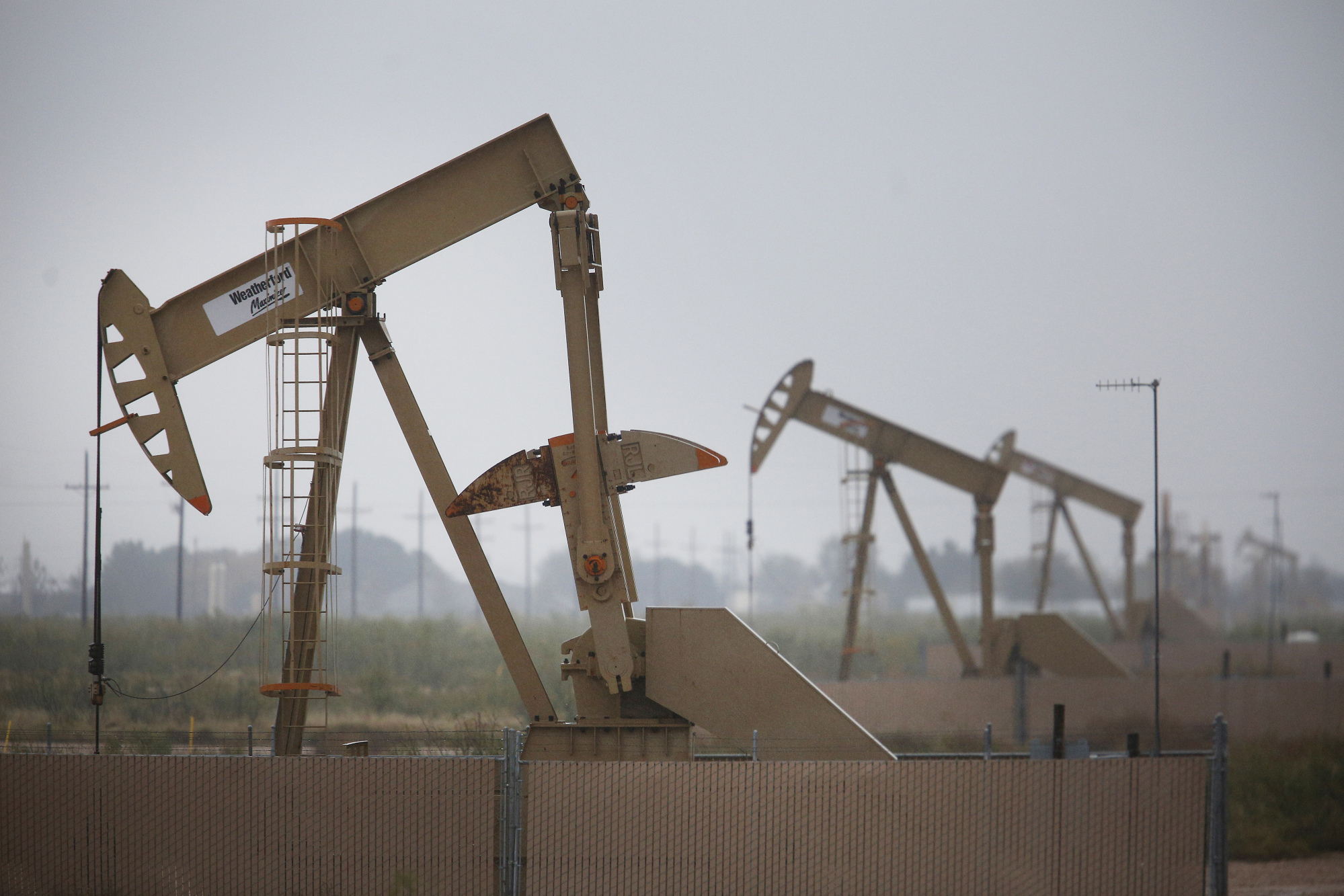 Electric oil pump jacks stand in the oil fields surrounding Midland, Texas, U.S., on Wednesday, Nov. 8, 2017. Photographer: Luke Sharrett/Bloomberg