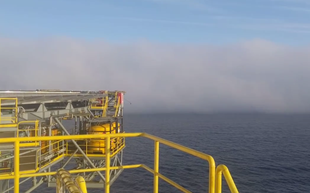 Haar closes in on North Sea oil rig