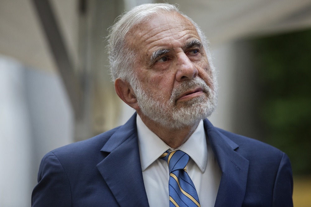 Billionaire activist investor Carl Icahn attends the Leveraged Finance Fights Melanoma charity event in New York, U.S., on Tuesday, May 19, 2015. Photographer: Victor J. Blue/