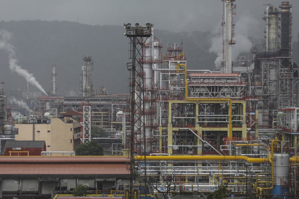 The Bharat Petroleum Corp. refinery stands in the Mahul area of Mumbai, India, on Thursday, June 28, 2018. The Indian rupee slumped to an all-time low as a resurgence in crude prices and the emerging-market selloff took a toll on the currency of the world's third-biggest oil consumer. Photographer: Dhiraj Singh/Bloomberg