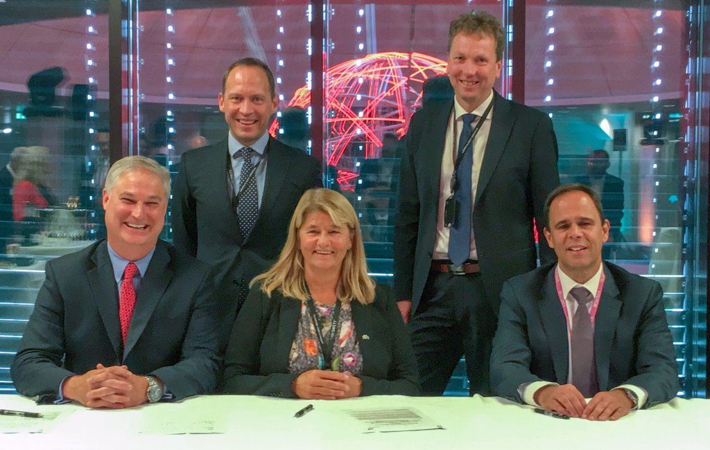 Doug Pferdehirt (left), CEO TechnipFMC, Torger Rød, SVP Equinor, Margareth Øvrum, EVP Equinor, Kjetil Hove, SVP Equinor, and Luis Araujo, CEO Aker Solutions.