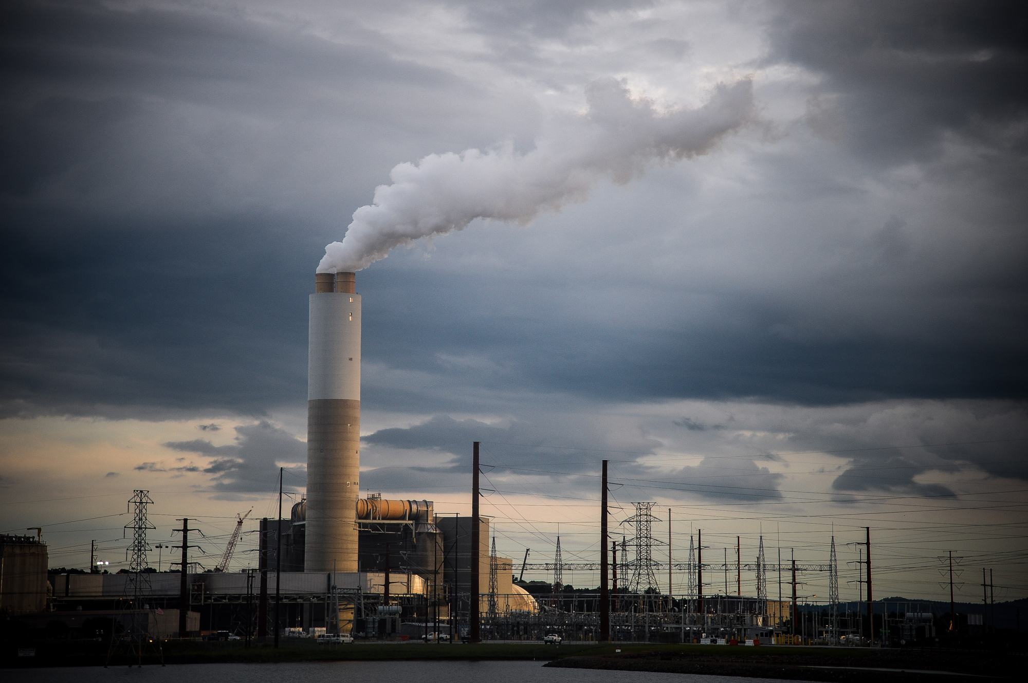 Emissions rise from the Duke Energy Corp. coal-fired Asheville Power Plant ahead of Hurricane Florence in Arden, North Carolina, U.S., on Thursday, Sept. 13, 2018. Hurricane Florences wrath hit the North Carolina coast, but the full effects of the storm, still centered 100 miles from shore, are yet to come. Photographer: Charles Mostoller/Bloomberg