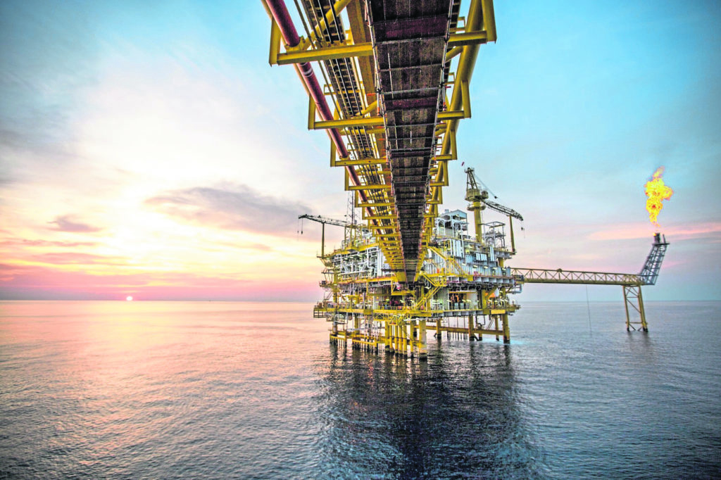 Offshore platform for the production of oil and gas