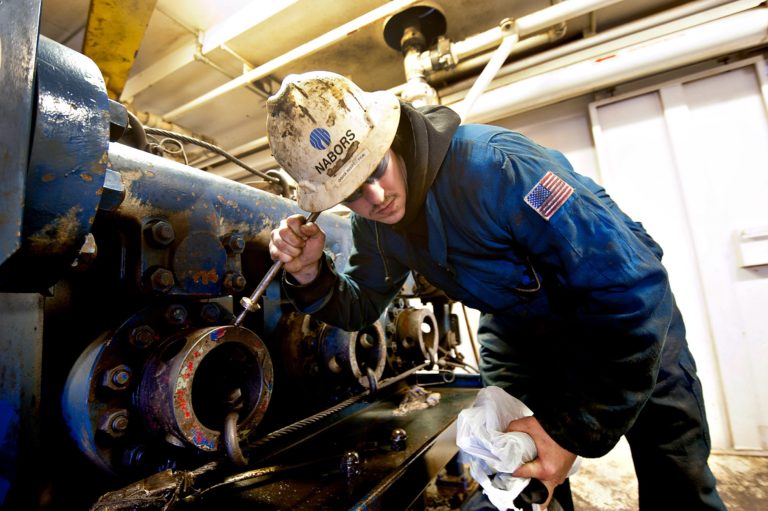 Texas drilling rig operators make budget cuts ahead of rig count ...
