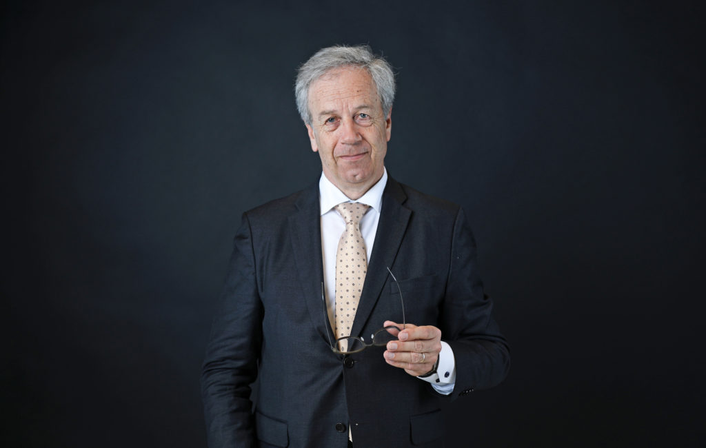 Oystein Olsen, governor of Norway's central bank, poses for a photograph before a Bloomberg Television interview in London, U.K., on Friday, April 6, 2018. Norway isn't insulated at all from a trade setback, we are dependent on trade as a small nation and have a sovereign wealth fund, Olsen said in the interview. Photographer: Chris Ratcliffe/Bloomberg