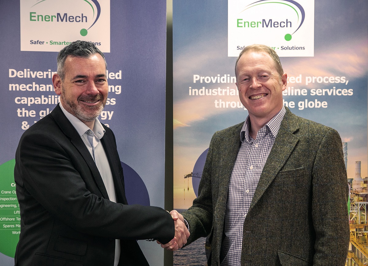 EnerMech regional director Europe, Ross McHardy (left) with general manager South West Duncan Frame
