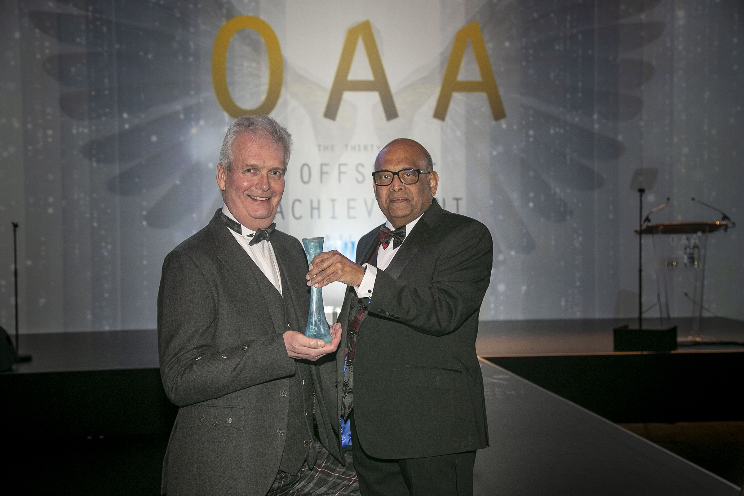 SPE Aberdeen chairman Ian Phillips, left, presents the significant contribution award to Denis Pinto at the 2019 Offshore Achievement Awards