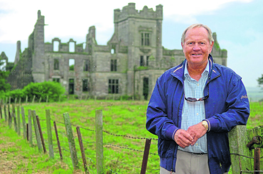 Jack Nicklaus in front of Ury House on Ury Estate, Stonehaven. copy: Ewen.
Picture by GORDON LENNOX 17/07/2007.