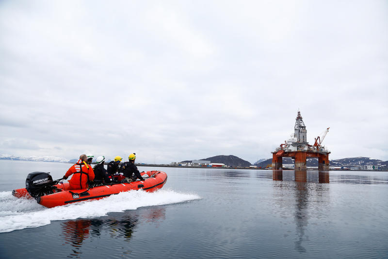 Greenpeace Norway protesters climbed onto the West Hercules this morning.