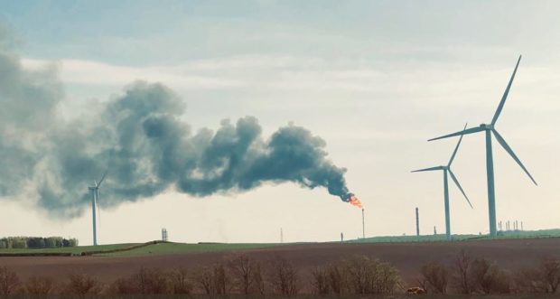 Wind turbines next to Mossmoran plant is part of the northern North Sea Brent oil and gas field system.
Picture by NoiseMeUp.