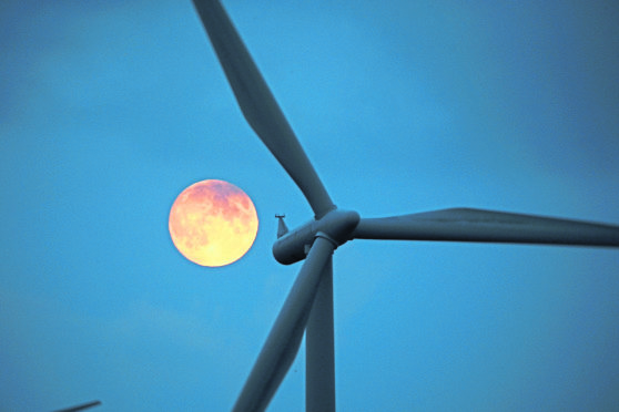 Britain has overtaken Japan, which drops to eighth, while China remains top of the rankings and the US keeps second place in EY’s biannual renewable energy country attractiveness index (Recai).