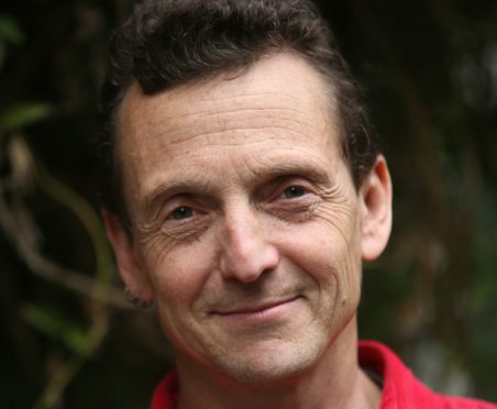 Charlie Kronick is a senior climate advisor at Greenpeace UK and who has been involved in the fields of environment and development for two decades.