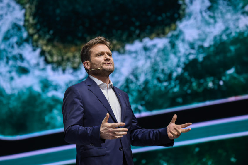 Gordon Birrell, BP, giving his "Catching the Wave" speech at the Baker Hughes Annual Meeting in Florence. Pic: Baker Hughes.