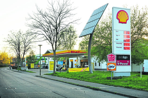 Photo by David Heerde/Shutterstock
Due to the Corona crisis and the associated drop in demand, oil prices and fuel prices have dropped.