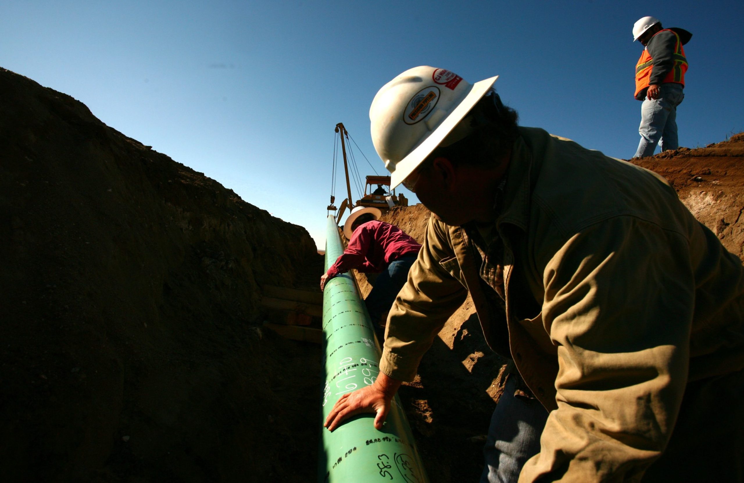 A crew from Alpha Oil & Gas Services Inc. constructs a 10 inch gas pipeline outside of Watford City, North Dakota. Photographer: Matthew Staver/Bloomberg