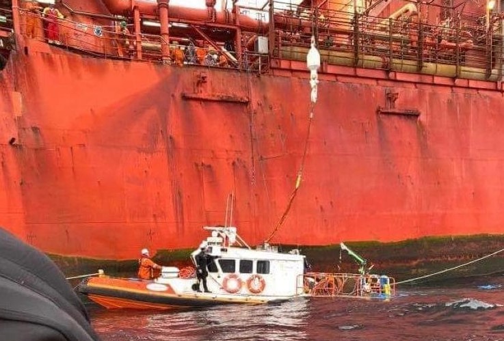 Fettercairn work boat takes on water and is hooked to the Foinaven FPSO.