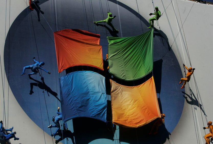 Members of the "GROUNDED Aerial Dance Theater" hang from ropes and dance on a poster promoting Vista, a new version of Microsoft Windows, on the side of a warehouse building on Manhattan's west side January 29, 2007 in New York. (Photo by Chris Hondros/Getty Images)