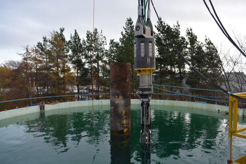 The Internal Cut and Lift Tool (ICLT) in the JFD test tank at hyperbaric centre.