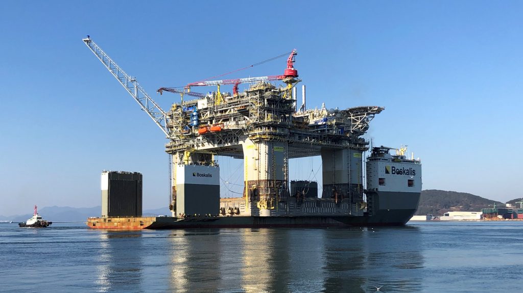 VIDEO: 60,000 tonne BP Argos platform sails off on voyage to Texas ...