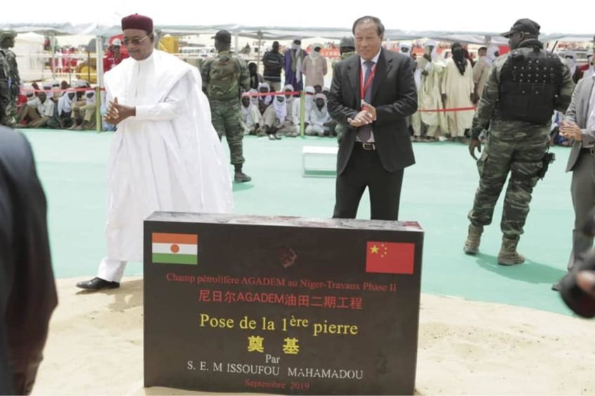 A plaque marking the start of the Niger-Benin pipeline