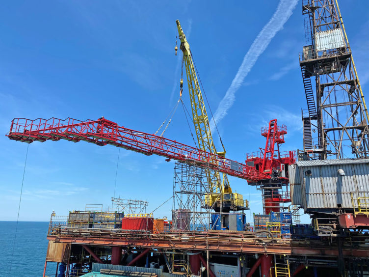Innovo achieves 3-years LTI-free on EPCC contract to install and decommission platform cranes