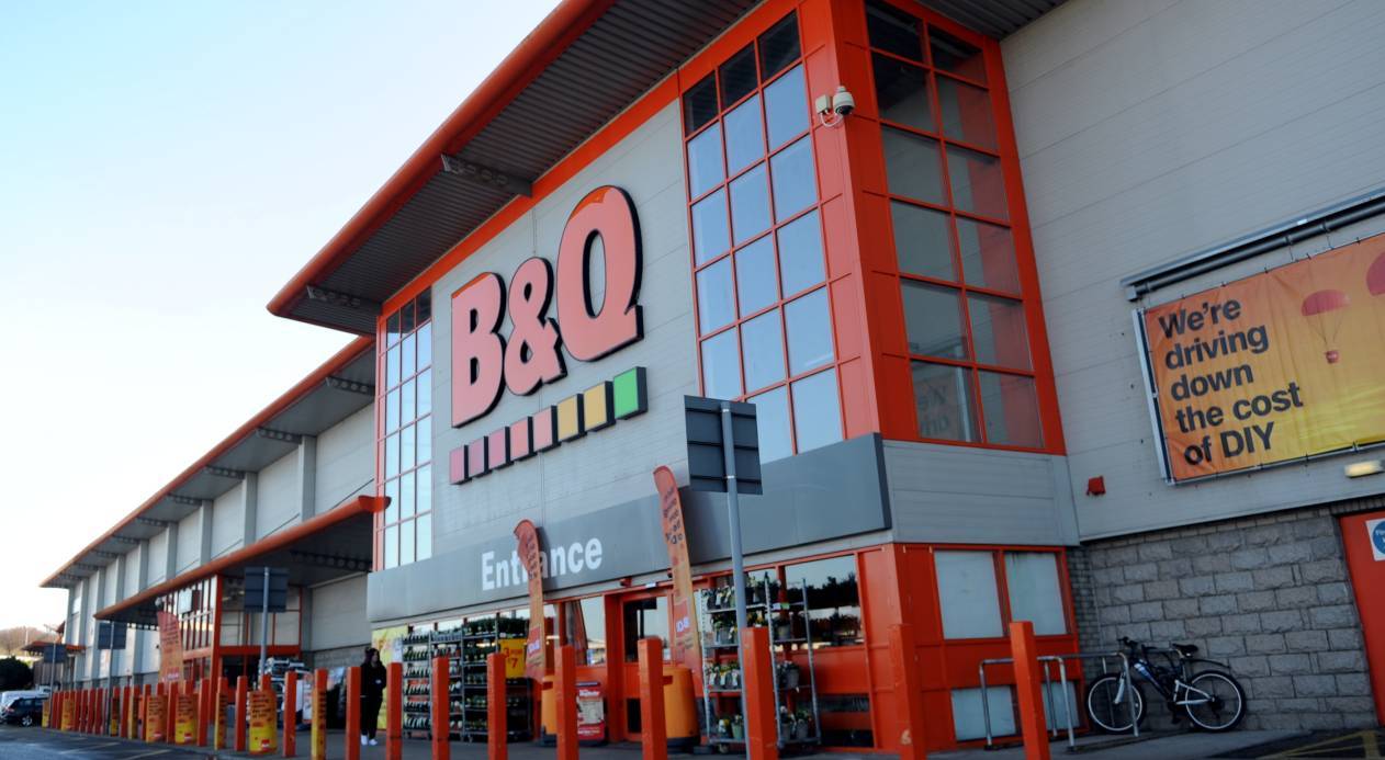 Aberdeen B&Q Reopens With Strict Customer Limit - Evening Express