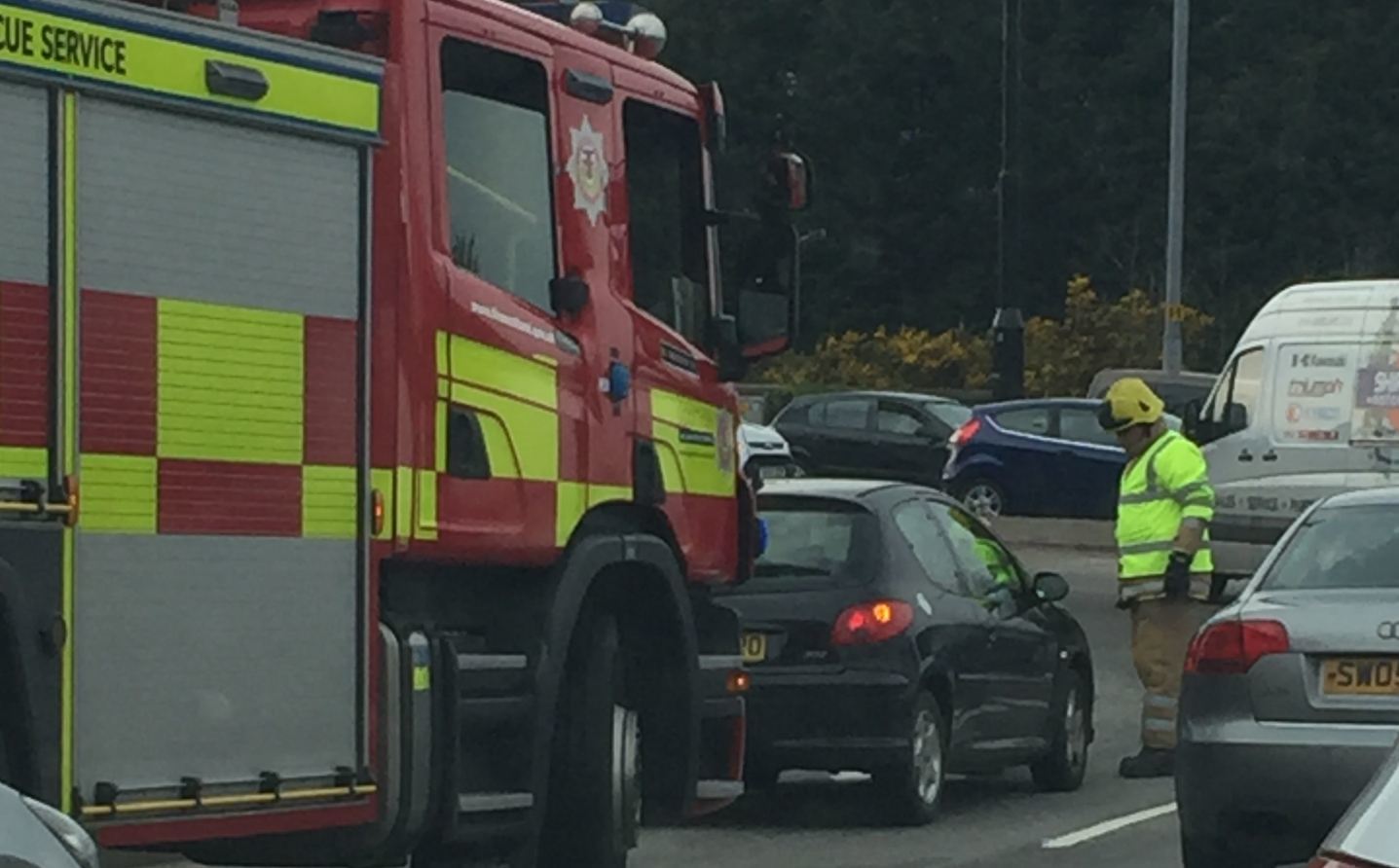 One lane at the Haudagain roundabout is partially blocked.