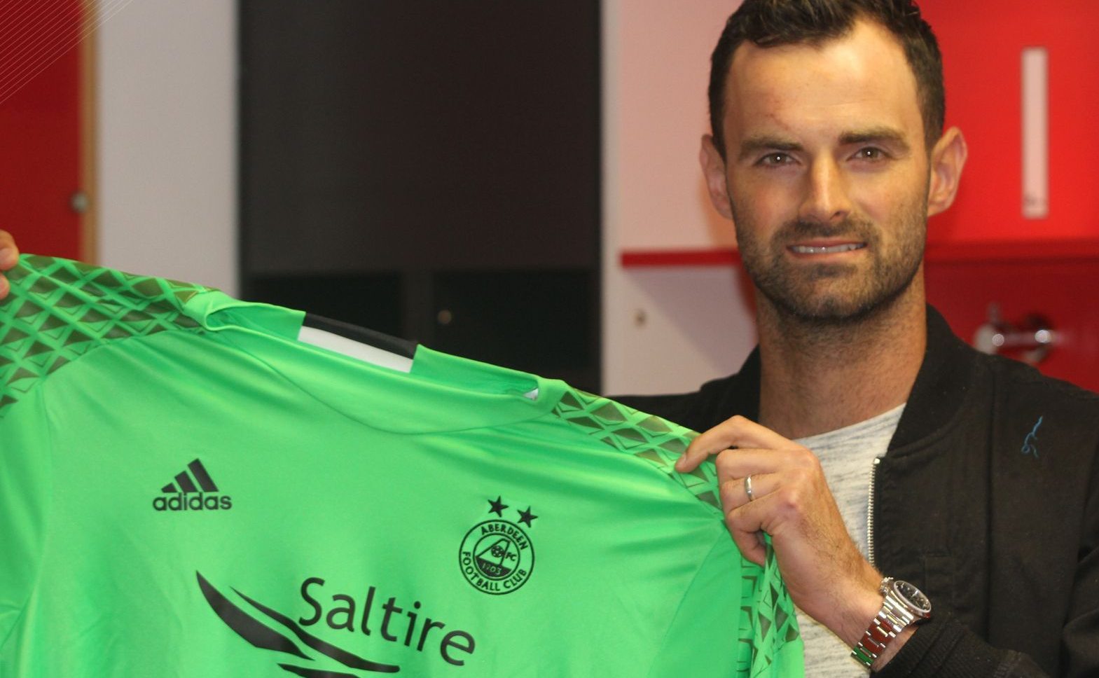 Joe Lewis has signed for Aberdeen.