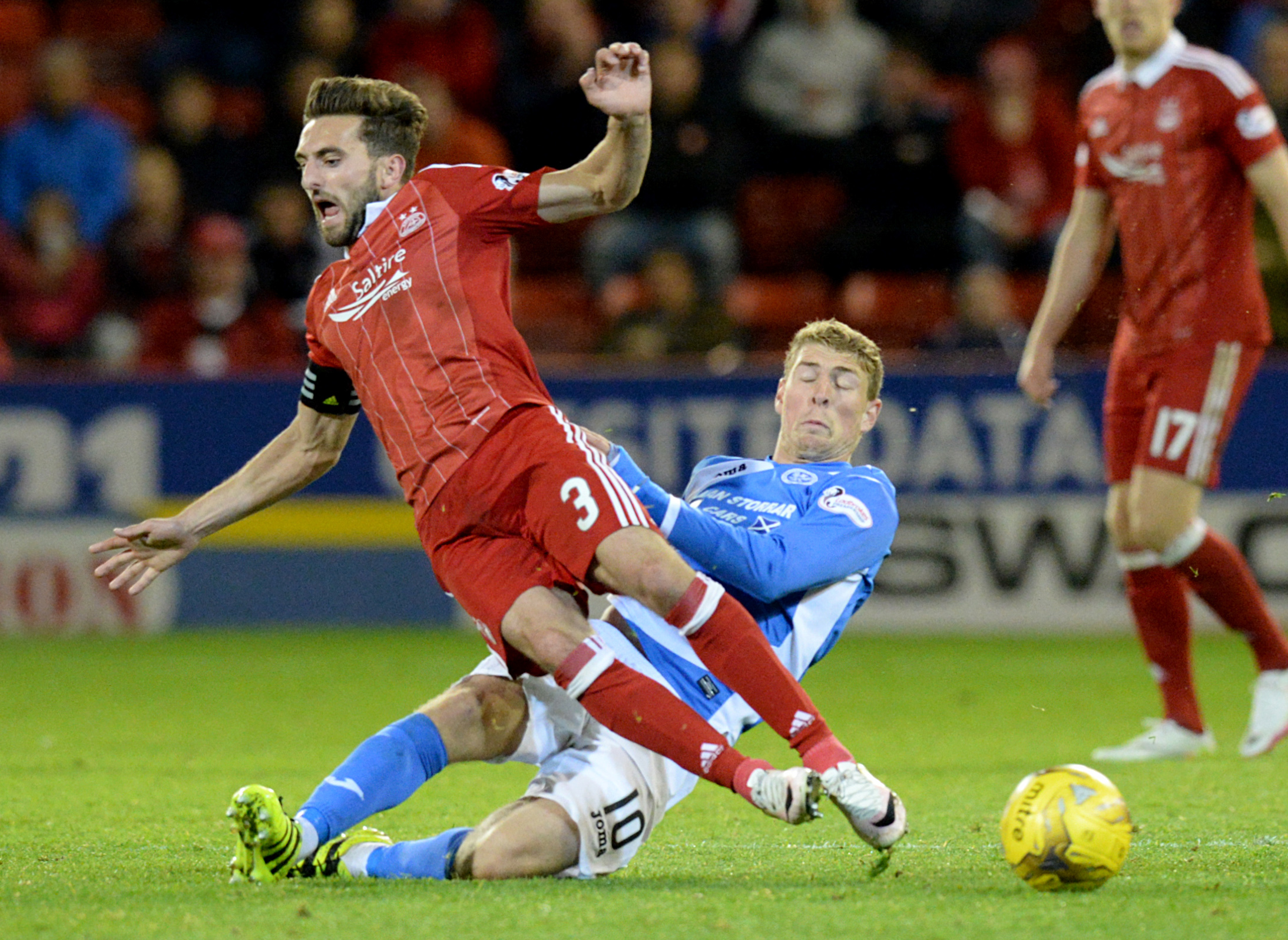 Aberdeen's Graeme Shinnie (left) and St Johnstone's David Wotherspoon in action.