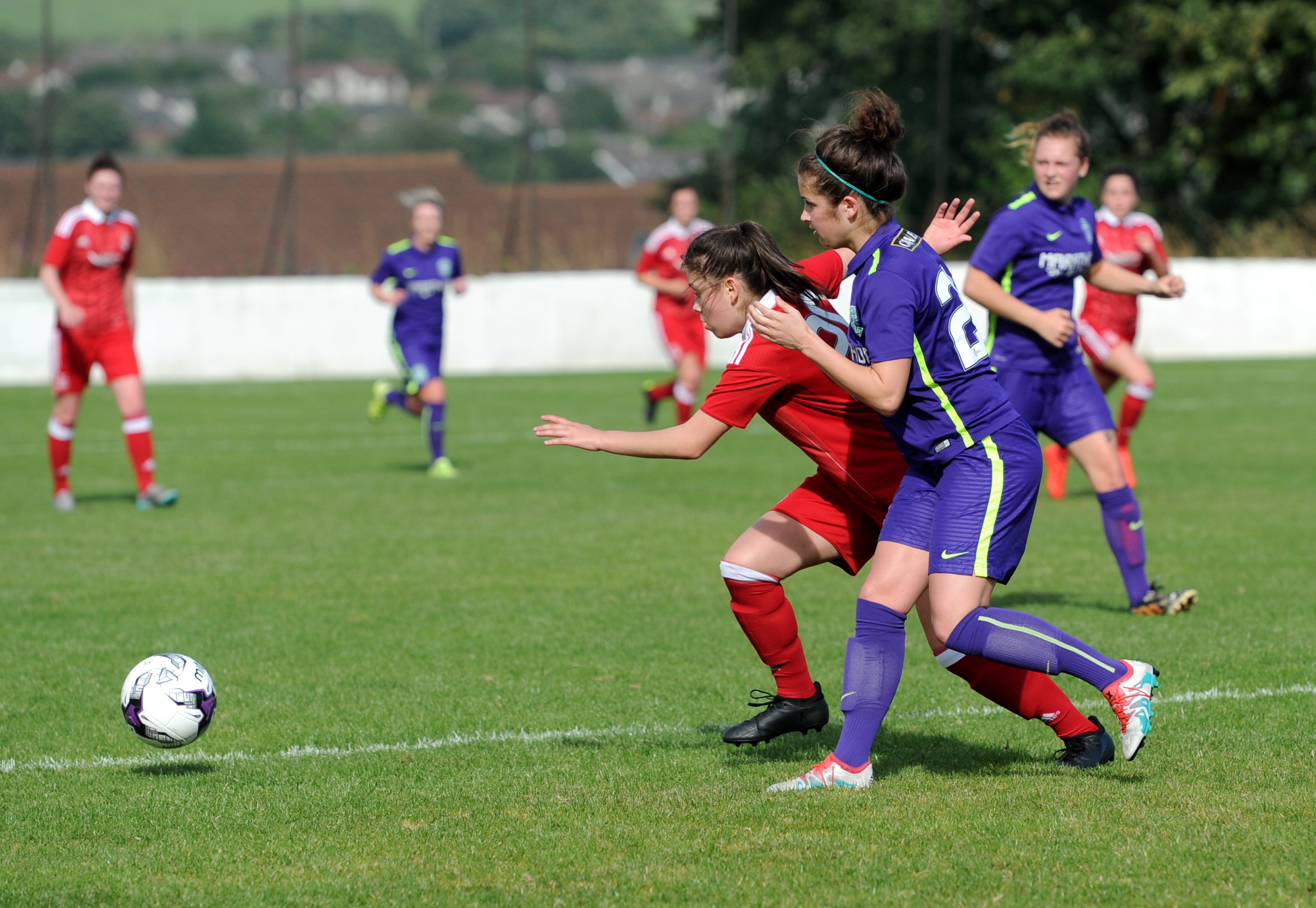 Aberdeen’s Megan Reid (left) and Hibernian’s Emma Brownlie.