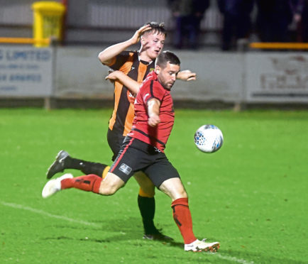 Huntly's Ryan McRitchie and Inverurie's Neil Gauld.
Picture by Chris Sumner.