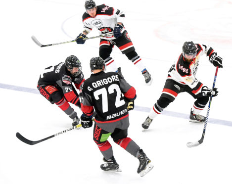 The Lynx could set up a cup final with Murrayfield Racers.