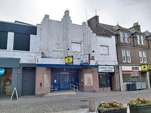 The council has thrown its support behind proposals for a new cinema at the old Gala Bingo site