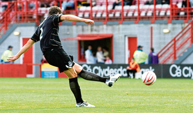 Charlie Mulgrew scores for Aberdeen.