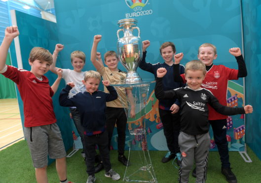 Archie Rhodes, Jack Hart, Olly Mather, Clarke White, Leon Mather, Aiden Taylor and Logan Taylor with the The Henri Delaunay Trophy