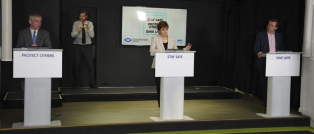 Nicola Sturgeon announces the relaxation of anti-Covid measures.