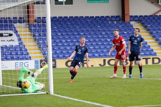 Marley Watkins watches his header beat Ross Laidlaw.