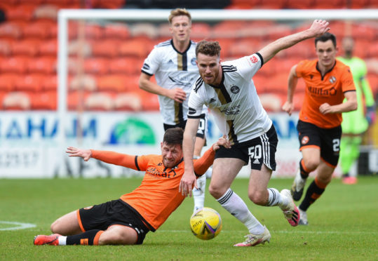 DUNDEE, SCOTLAND - OCTOBER 17: Aberdeen's Marley Watkins (R) and Dundee United's Calum Butcher during a Scottish Premiership match between Dundee United and Aberdeen at Tannadice Park, on October 17, 2020, in Dundee, Scotland. (Photo by Ross MacDonald / SNS Group)