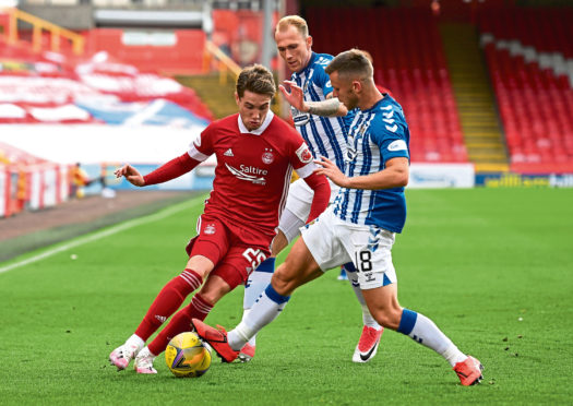 ABERDEEN, SCOTLAND - SEPTEMBER 12: Aberdeen's Scott Wright (L) is challenged by Callum Waters during the Scottish Premiership match between Aberdeen and Kilmarnock at Pittodrie on September 12, 2020, in Aberdeen, Scotland. (Photo by Ross MacDonald / SNS Group)