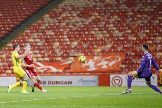 Sam Cosgrove scores his comeback goal against Hibs