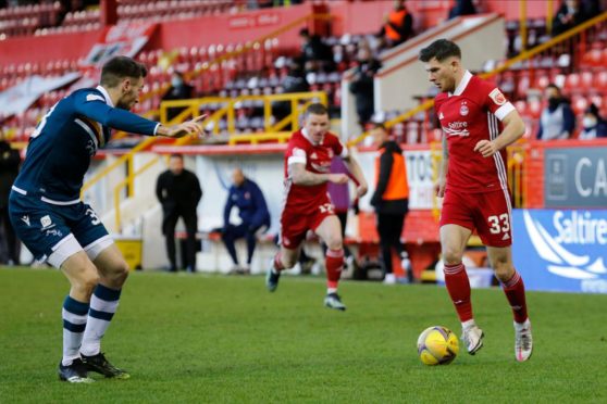 Aberdeen midfielder Matty Kennedy, right.