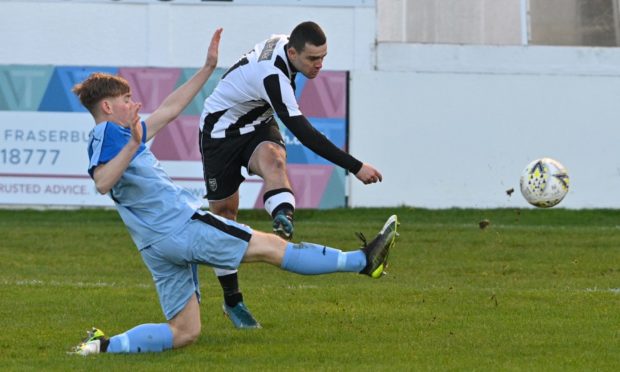 Scott Barbour shoots and scores.
Picture by Jason Hedges