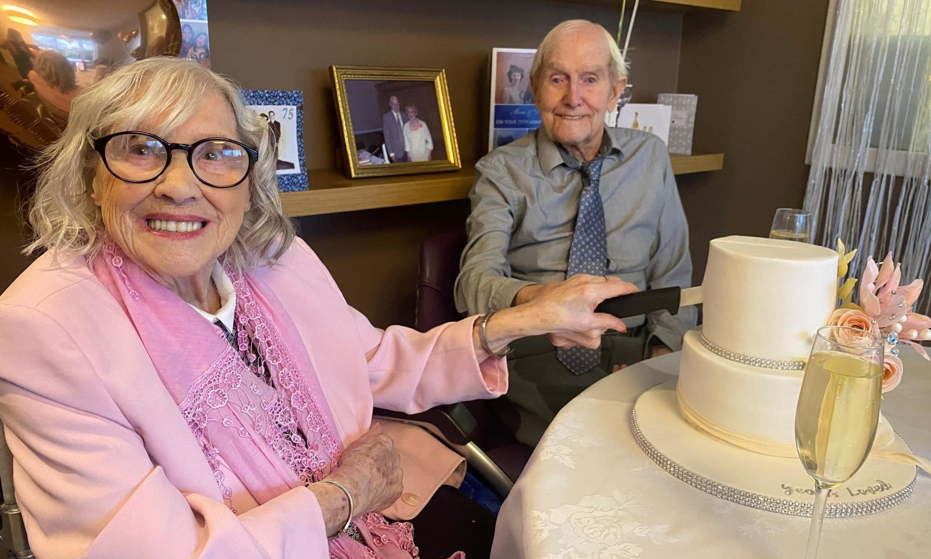 Stanley, 95 and Violet, 97, celebrate 75th wedding anniversary with virtual tea party - Vimarsana News